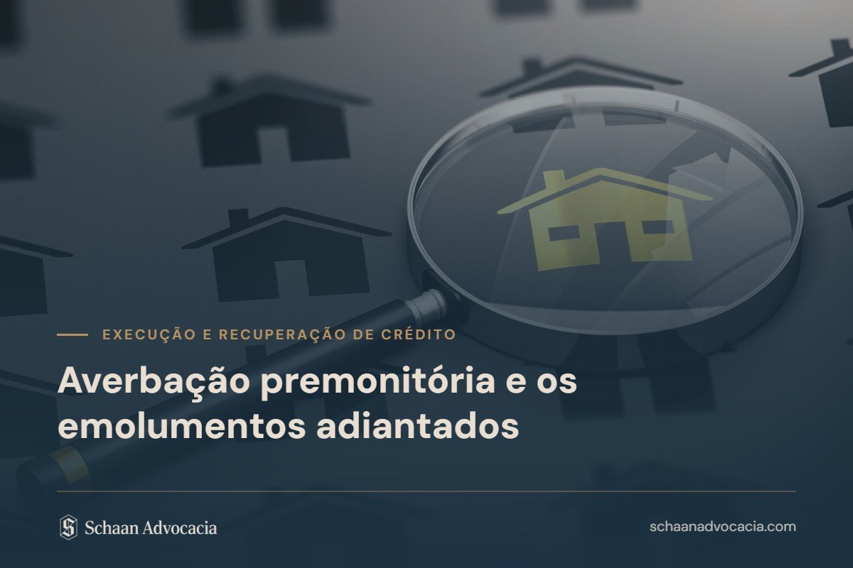 Lupa ampliando uma casa dourada entre silhuetas de casas escuras