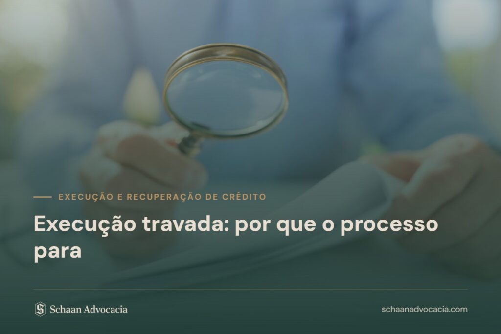 Lupa sobre documentos, representando a investigação patrimonial numa execução travada
