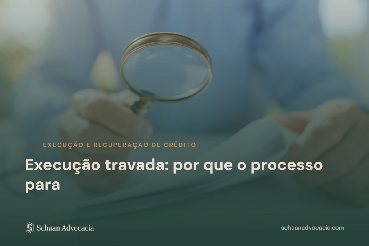Lupa sobre documentos, representando a investigação patrimonial numa execução travada
