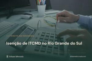 Calculadora e documentos sobre a mesa, representando o cálculo do imposto sobre a herança