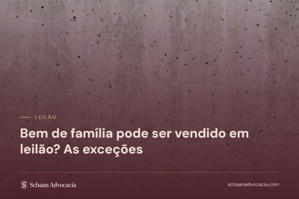 Textura de concreto sob véu bordô, com o título do artigo sobre penhora do bem de família