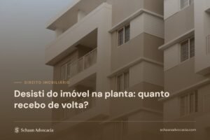 Fachada de prédio de apartamentos sob véu marrom, com o título do artigo sobre desistência de imóvel na planta