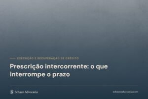 Textura de concreto sob véu petróleo, com o título do artigo sobre prescrição intercorrente na execução